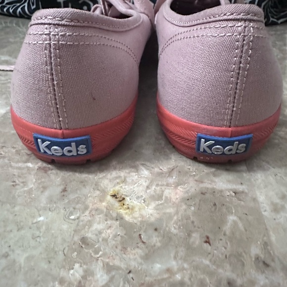 Keds Women’s Size 8.5 in light pink with orange tred - only used once - Picture 3 of 3
